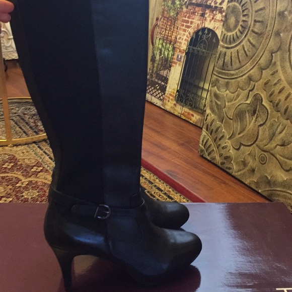Last chance! Me Too Knee-High Heeled Leather Boots - Picture 4 of 5